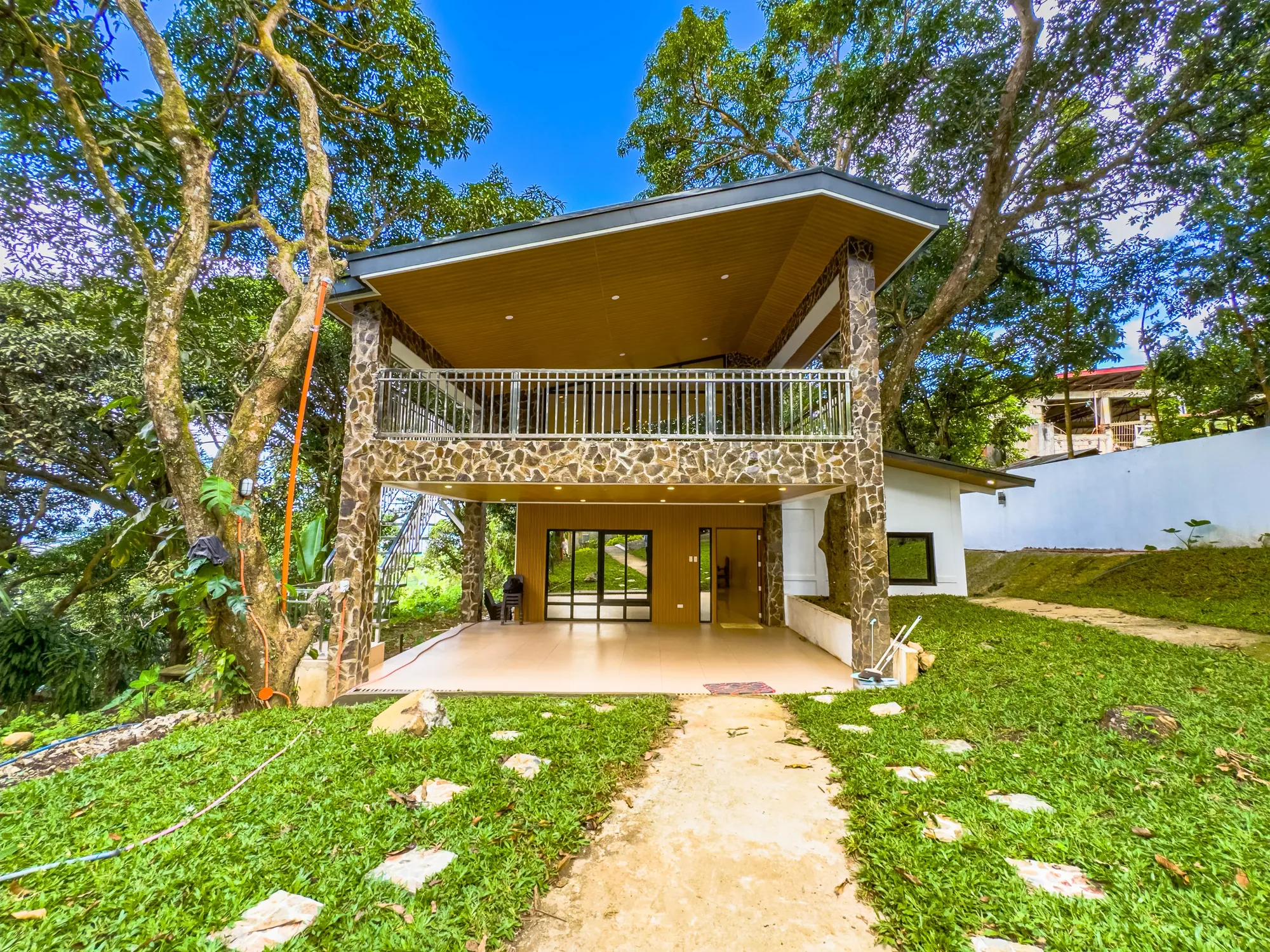 A Caliraya Heights villa framed by the hillside